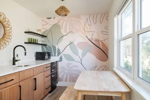 Deluxe Double Room, Kitchenette, Courtyard View | Private kitchenette | Microwave, coffee/tea maker