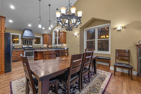 Cook, dine, and make memories—all in one perfect space.