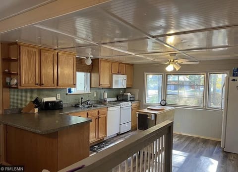 Big kitchen to cook for the family.