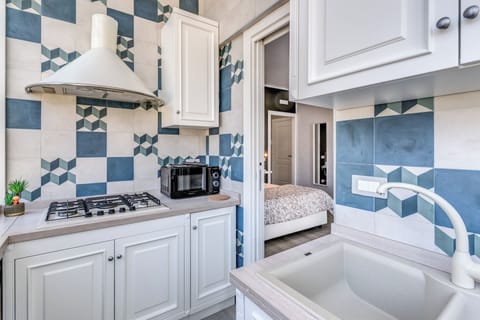 Studio, Balcony | Private kitchen | Mini-fridge, microwave, espresso maker, coffee/tea maker