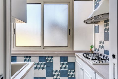 Studio, Balcony | Private kitchen | Mini-fridge, microwave, espresso maker, coffee/tea maker