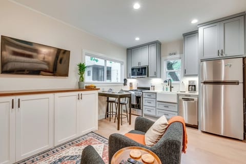 Atlanta Vacation Rental | Studio | 1BA | 275 Sq Ft | 5 Steps Required