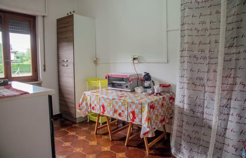 House, Patio | Private kitchen | Electric kettle