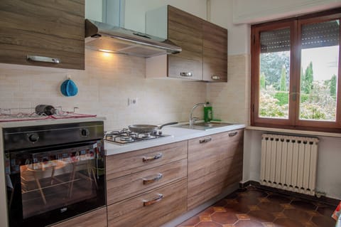 House, Patio | Private kitchen | Electric kettle