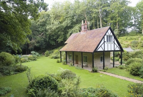 Bull Hollow Cottage is set in an amazing forest clearing