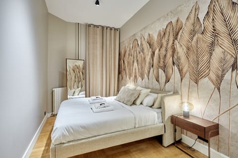 Apartment | Laptop workspace, iron/ironing board, bed sheets