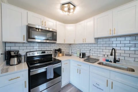 Full Kitchen