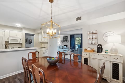 Dining Space for Six