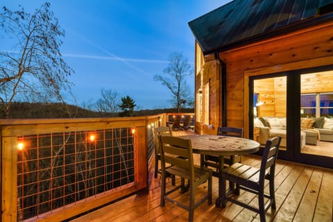 Gather around the outdoor table to dine or a game of cards!