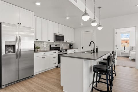 Private kitchen | Fridge, oven, coffee/tea maker, toaster