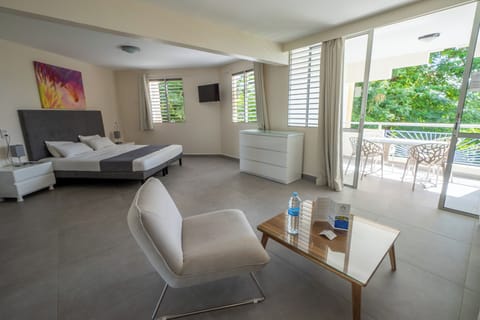 Junior Suite vue mer | In-room safe, desk, laptop workspace, free WiFi