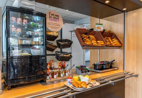 Daily buffet breakfast for a fee