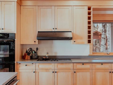 Kitchen - gas cooktop