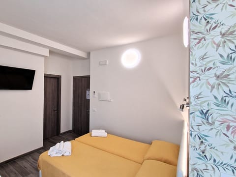 Classic Double or Twin Room | Iron/ironing board, free WiFi