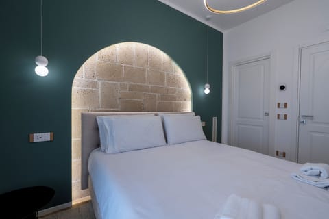 Luxury Townhome, 1 Queen Bed | 1 bedroom, desk, laptop workspace, free WiFi