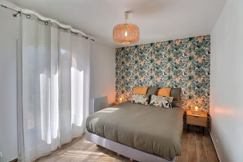 Classic Double Room | Iron/ironing board, free cribs/infant beds, free WiFi, bed sheets