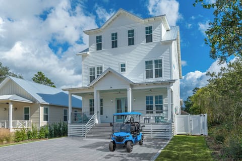 Welcome to Symphony! New to 2024! 8 Bdrms, Sleeps 18! Walking distance to beach!