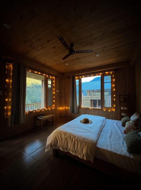Premium Double Room, Balcony, Mountain View | Individually decorated, individually furnished, free WiFi, bed sheets