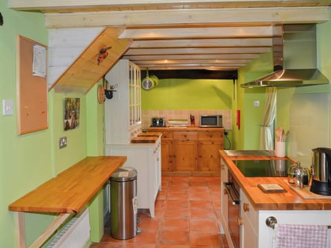 Kitchen | Rose Villa, Brynhenllan, Dinas Cross, Pembrokeshire