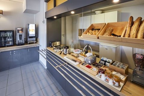 Daily buffet breakfast for a fee