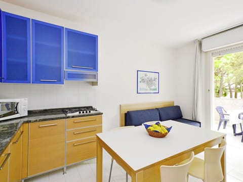 Sky, Water, Building, Property, Plant, Swimming Pool, Green, Tree, Azure, Shade