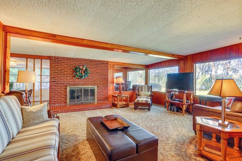 Chiefland Vacation Rental | 3BR | 3BA | Step-Free Entry | 2,028 Sq Ft