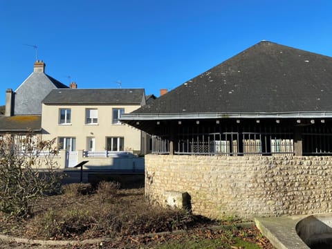 The washhouse and the house