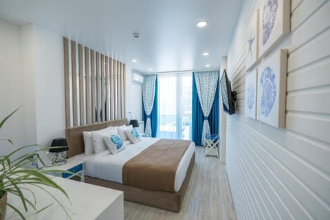 Minibar, iron/ironing board, bed sheets