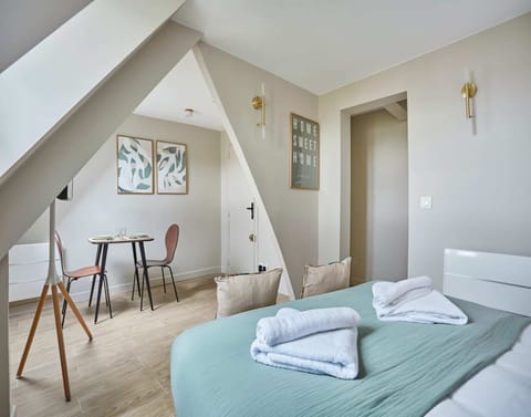 Apartment | Iron/ironing board, bed sheets