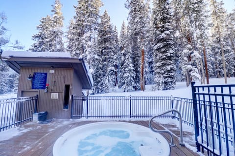 Condo, 2 Bedrooms | Outdoor spa tub