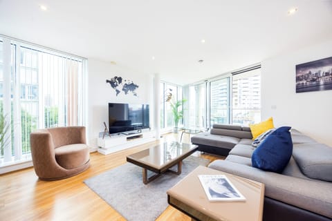 Superior Apartment, City View | Living area