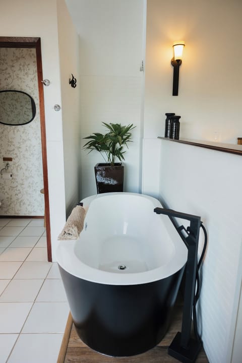 Deluxe Apartment, Ocean View | Bathroom