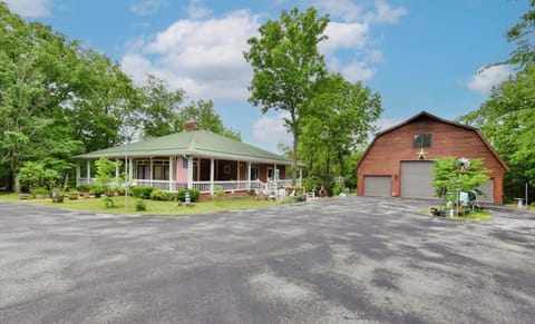 Amazing Lakeside Home