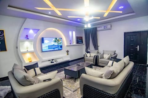 Economy Room, Balcony, City View | Living area
