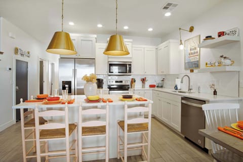 Kitchen bar counter with seating for 3