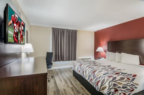 Superior Room, 1 King Bed, Accessible, Non Smoking (Roll-In Shower) | Desk, iron/ironing board, free cribs/infant beds, rollaway beds