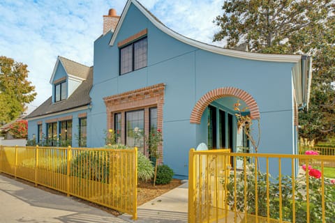 Pasadena Vacation Rental | 3BR | 3BA | 1,600 Sq Ft | Stairs Required