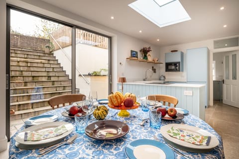 River Cottage Dining Area - StayCotswold
