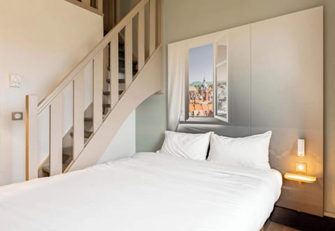 Quadruple Room | Premium bedding, desk, soundproofing, free WiFi