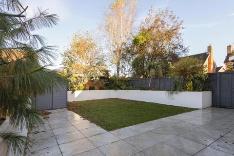 Martinhoe, Ingleby Barwick - Host & Stay