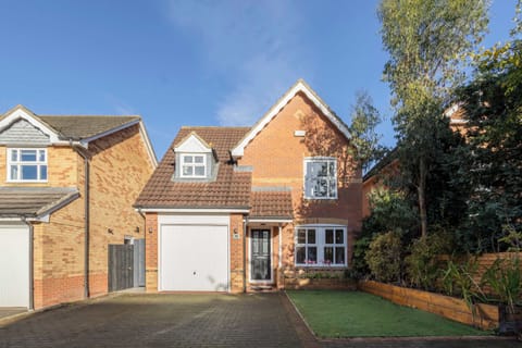 Martinhoe, Ingleby Barwick - Host & Stay