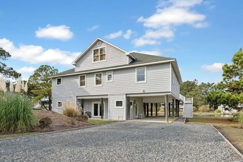 Welcome to Gray Pearl in the desirable Oyster Bay Community!