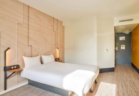 Standard Double Room, Accessible, Non Smoking | Premium bedding, desk, soundproofing, free WiFi