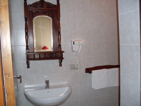 Superior Double or Twin Room, City View | Bathroom | Towels, soap, shampoo, toilet paper