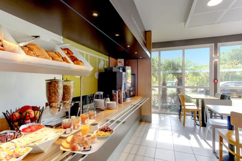 Daily buffet breakfast for a fee