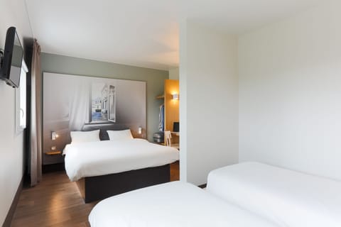 Quadruple Room, Non Smoking | Premium bedding, desk, soundproofing, free WiFi