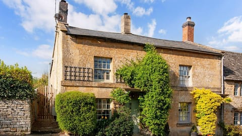 Glorious Cotswold stone welcomes you to Mouse Manor