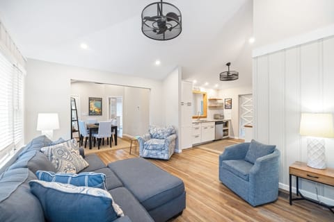 Living area, kitchen and dining area