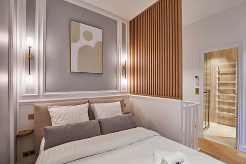 Chambre à l'étage,  avec lit double, smart Tv et balcon