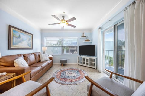 Escape to Ocean Hibiscus Retreat!